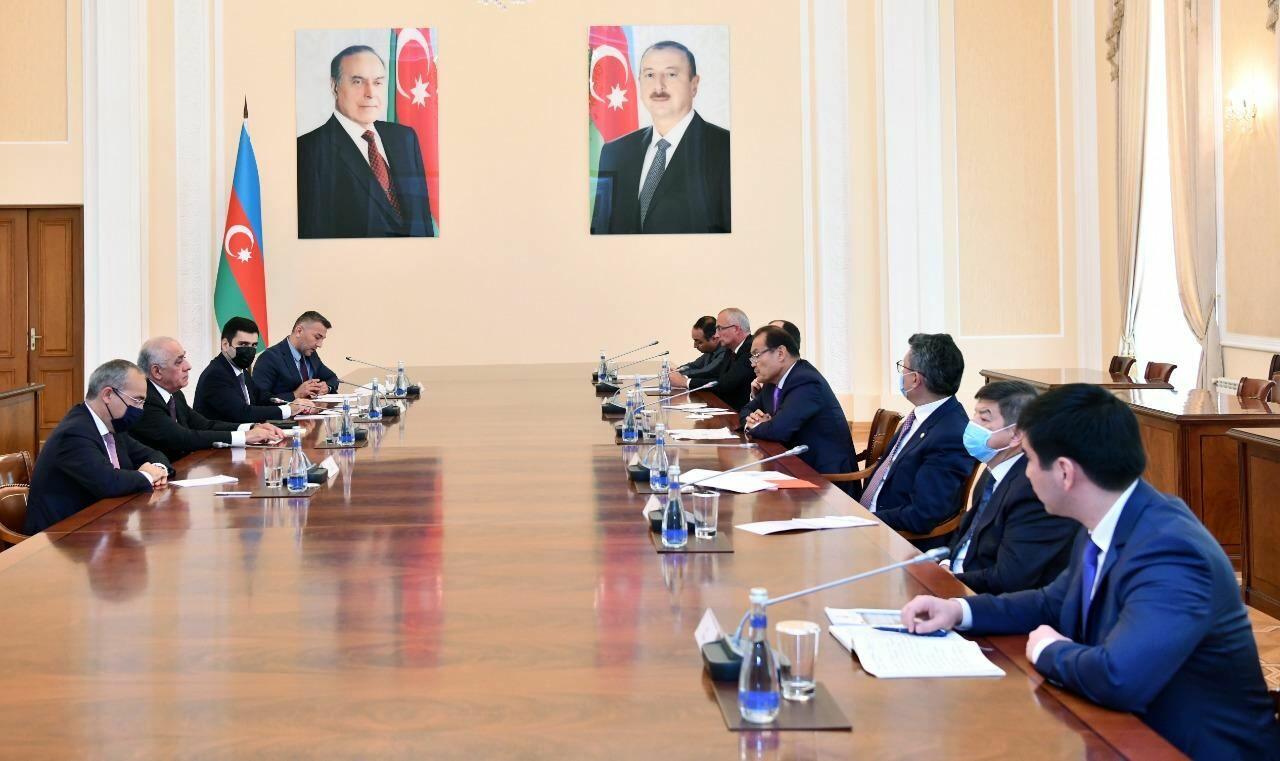 Али Асадов на переговорах с делегацией Тюркского совета