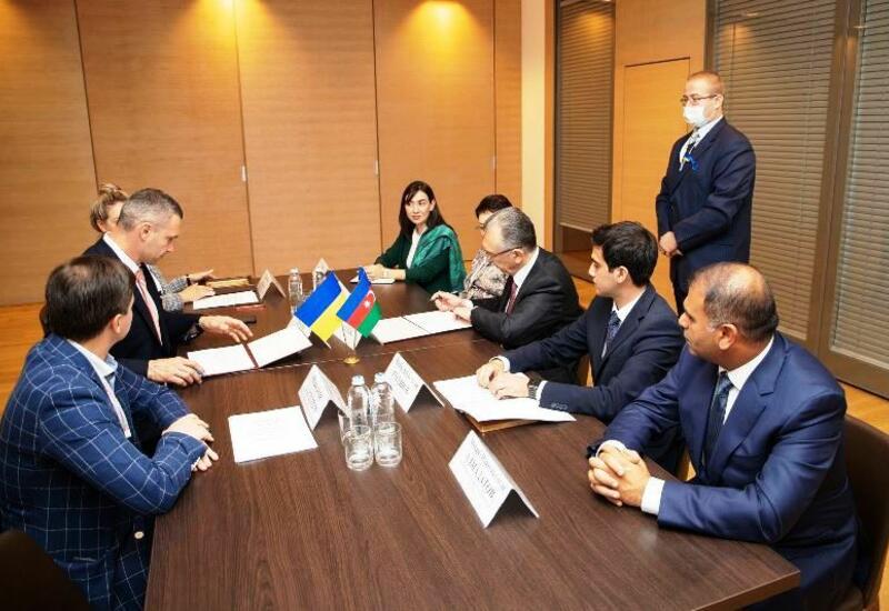 Баку и Киев подписали протокол о побратимстве