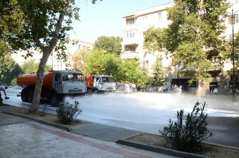 Масштабная дезинфекция на улицах Баку