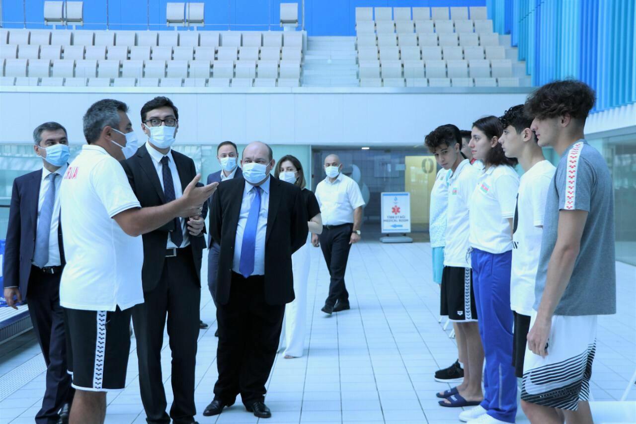 Новый министр молодежи и спорта встретился с членами национальной команды по плаванию