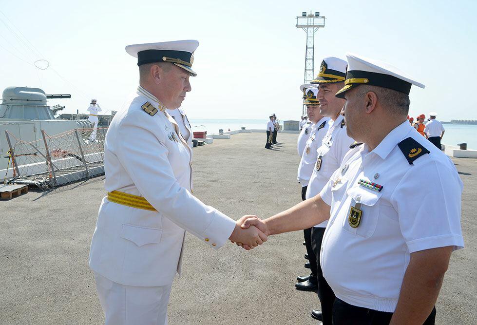 Корабли Каспийской флотилии ВМФ России вошли в порт Баку