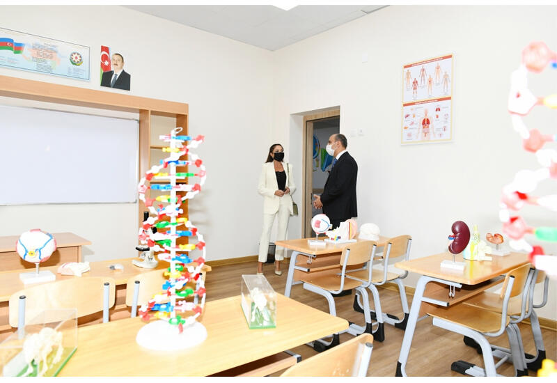Первый вице-президент Мехрибан Алиева ознакомилась с условиями, созданными в новопостроенной школе №88 в бакинском поселке Бина