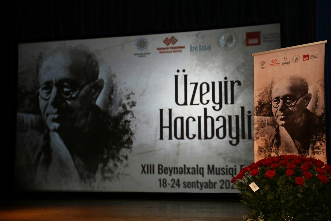 В Баку показали фильм "Жемчужины азербайджанкой оперы"