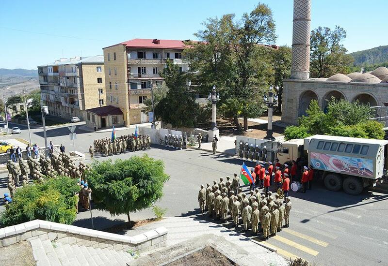 MN və Daxili Qoşunların şəxsi heyəti Şuşada təntənəli yürüş keçirib