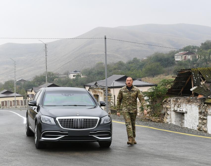 Президент Ильхам Алиев поднял флаг Азербайджана в селе Талыш Тертерского района