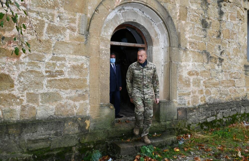 Президент Ильхам Алиев поднял флаг Азербайджана в селе Талыш Тертерского района