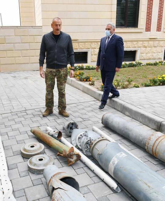 Президент Ильхам Алиев посмотрел снаряды, сброшенные на Тертерский район армянскими вооруженными формированиями