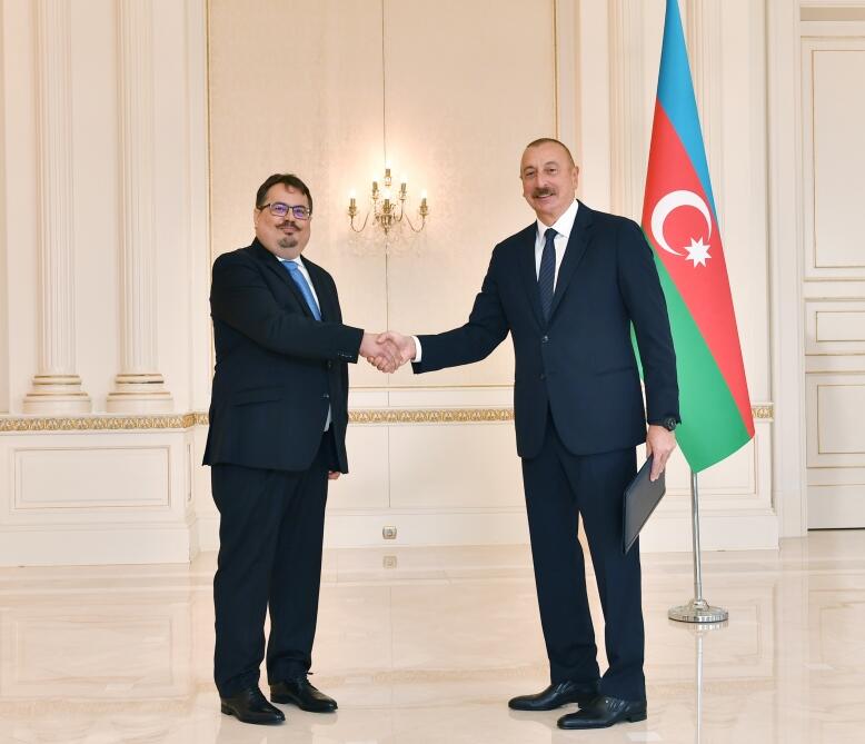 Президент Ильхам Алиев принял верительные грамоты новоназначенного руководителя представительства ЕС в Азербайджане