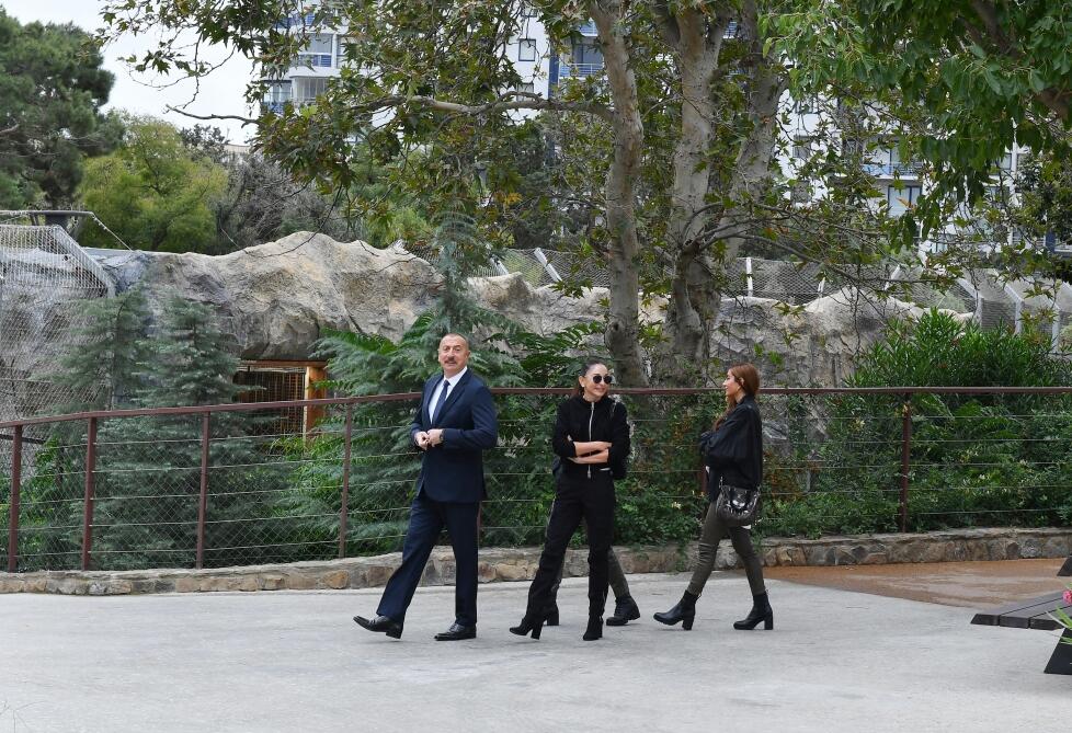 Президент Ильхам Алиев и Первая леди Мехрибан Алиева приняли участие в открытии после реконструкции Бакинского зоологического парка