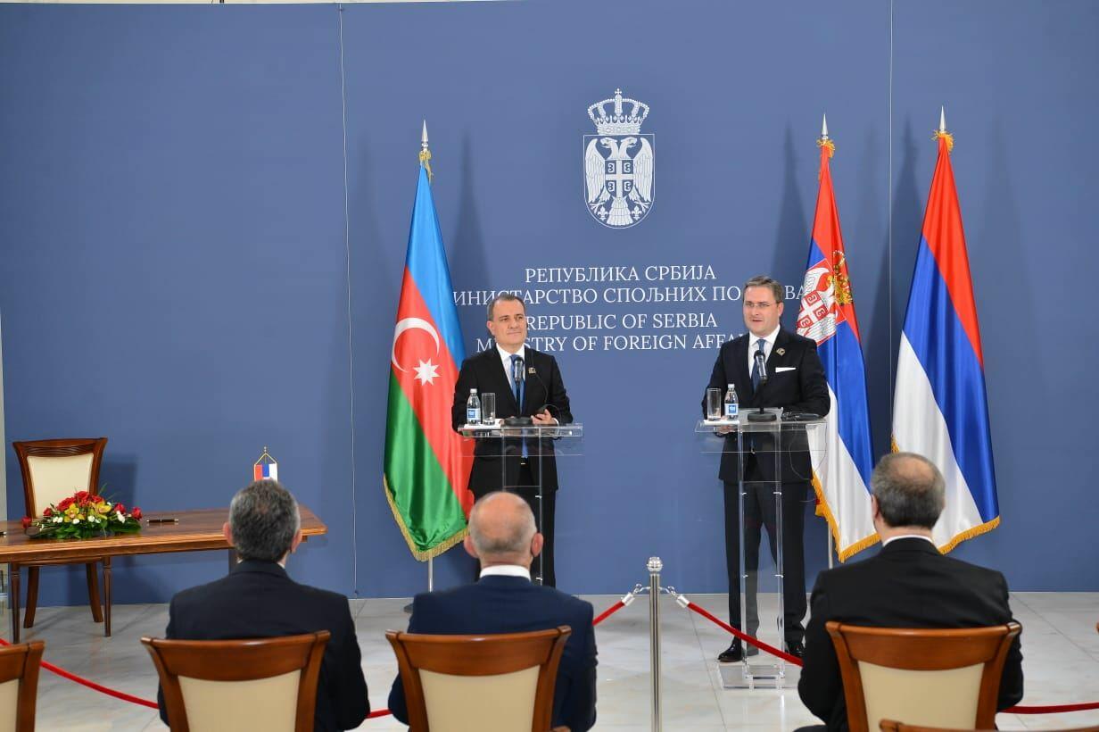 Азербайджан и Сербия отменили визовый режим