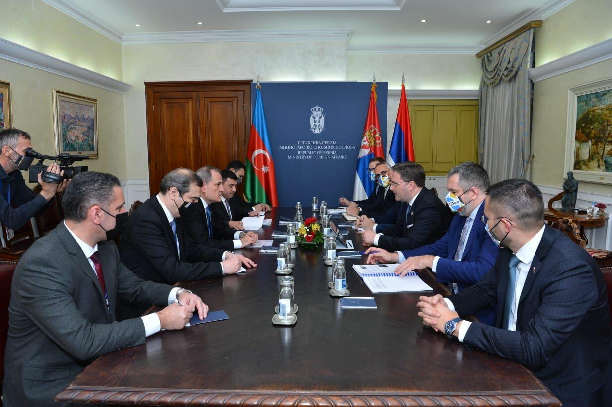 Азербайджан и Сербия отменили визовый режим