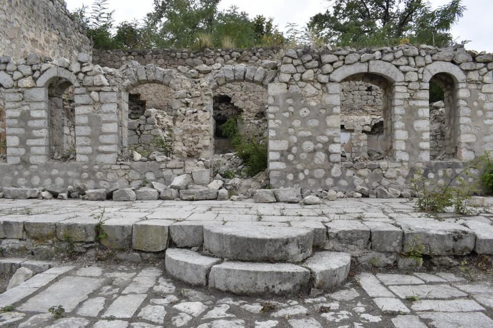 Дом композитора Узеира Гаджибейли, подвергшийся армянскому вандализму