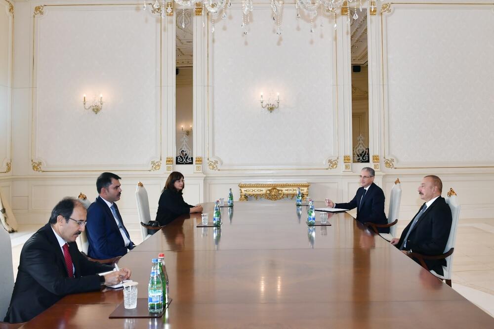 Президент Ильхам Алиев принял министра окружающей среды и градостроительства Турции