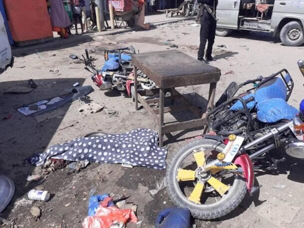 В Сомали смертник взорвал кафе с посетителями