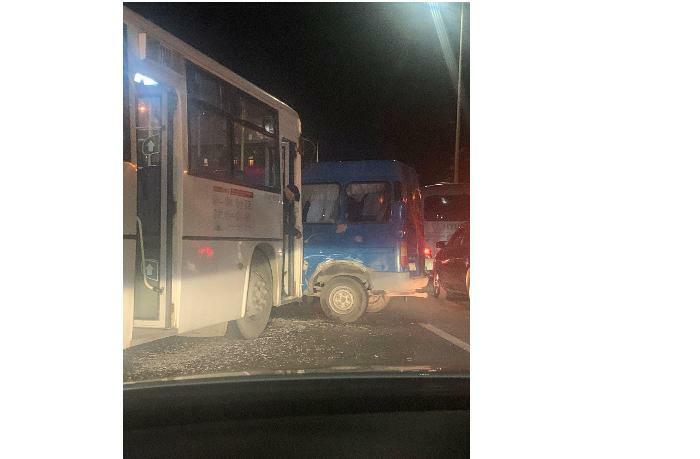 В Баку произошло еще одно тяжелое ДТП с участием автобусов, есть пострадавшие