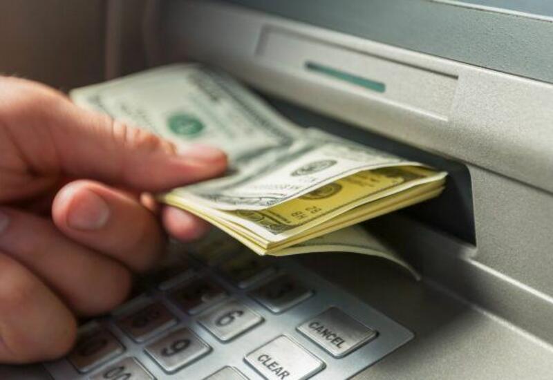 Azərbaycanda bankomatlar dollar qəbulunu dayandırıb