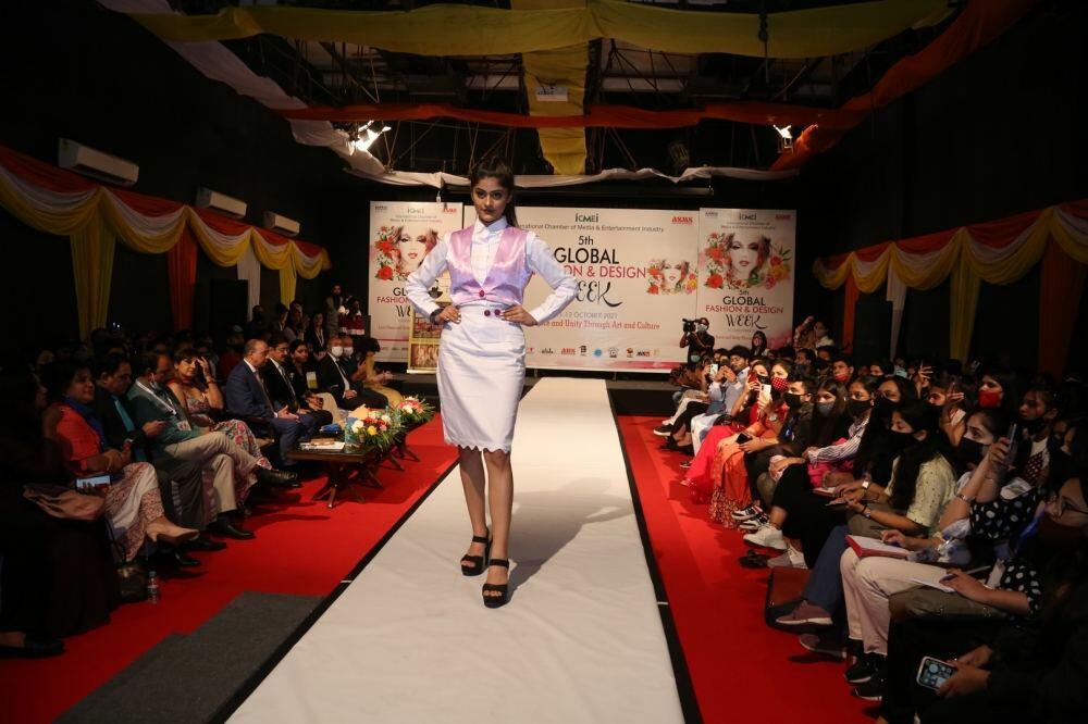 В Индии прошло модное дефиле, посвященное Азербайджану