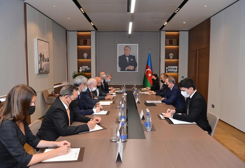 Джейхун Байрамов проинформировал французскую делегацию о преступлениях Армении