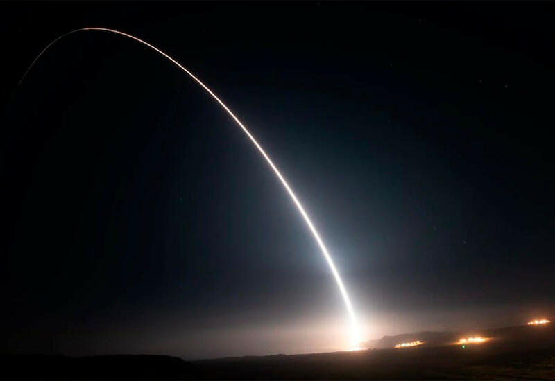 США решили запустить неизвестную военную ракету над Тихим океаном