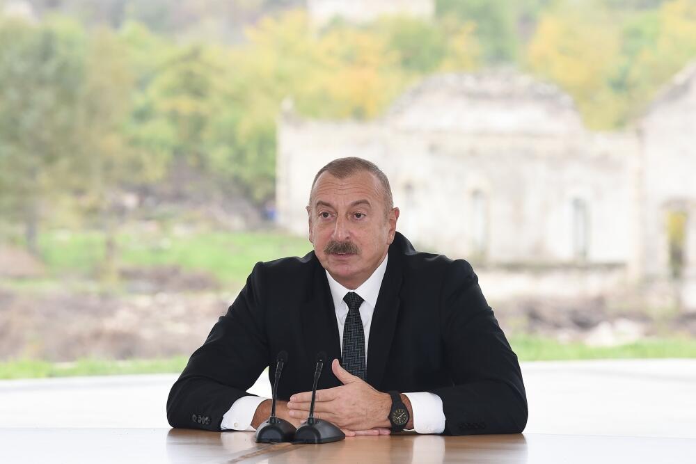 Президент Ильхам Алиев: Мы в максимально короткий срок вернем на родные земли переселенцев, которые на протяжении 30 лет жили в страданиях