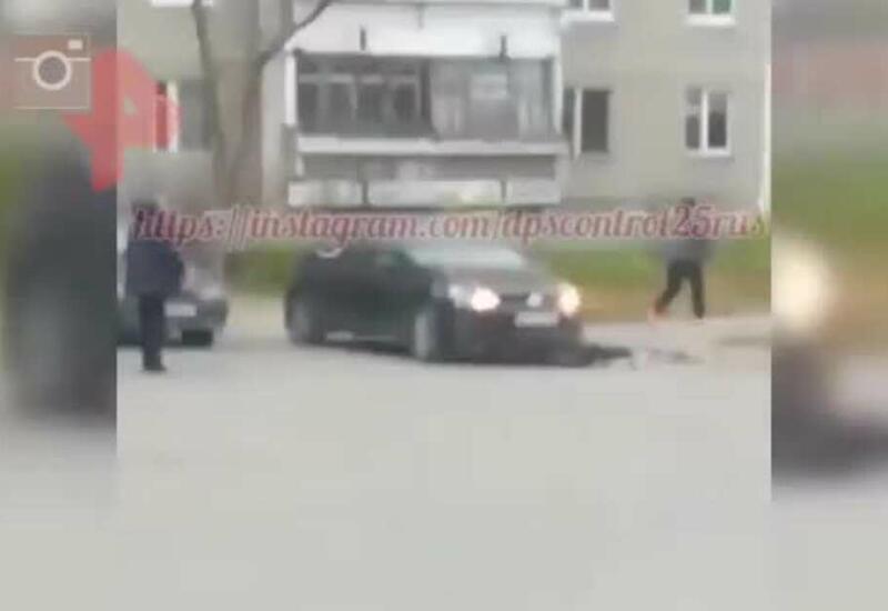 Мужчину в Екатеринбурге избили до потери сознания и переехали на авто