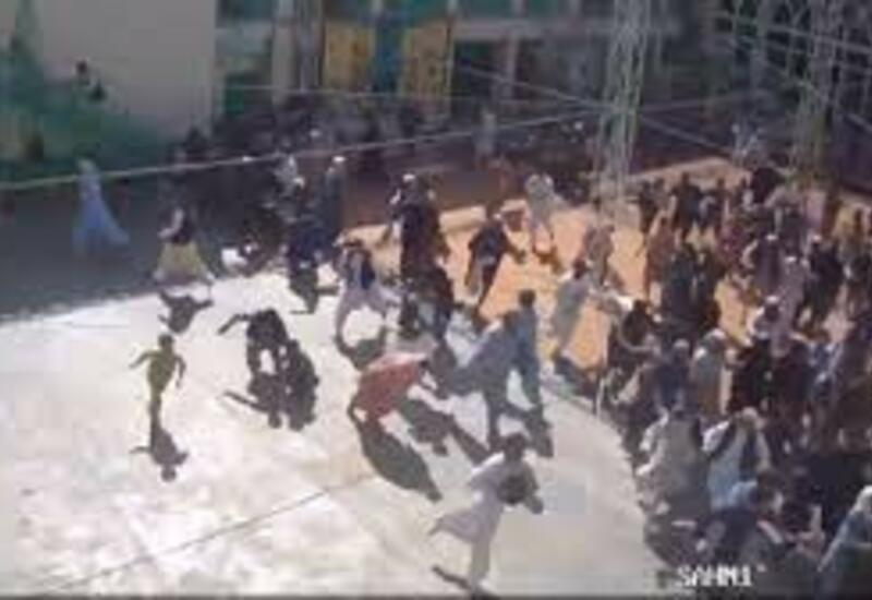 В Сети появились кадры теракта в шиитской мечети в Кандагаре