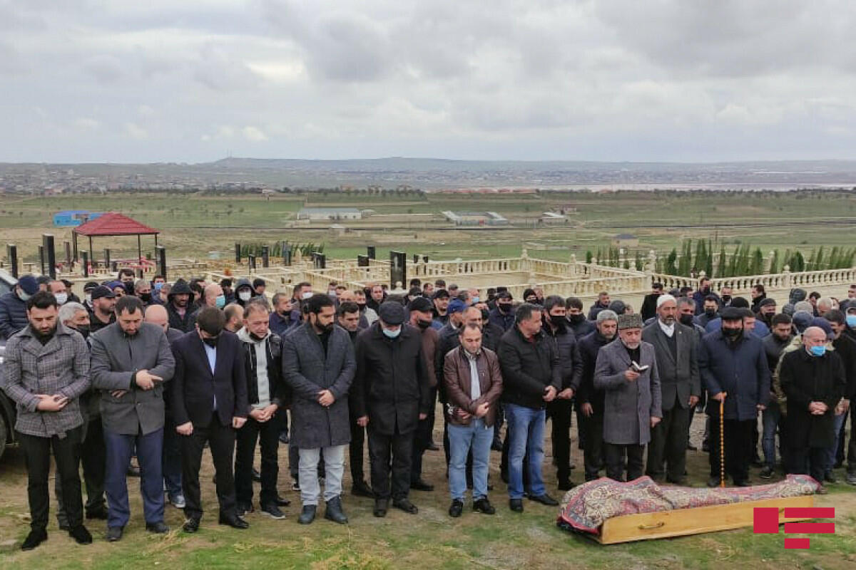 Журналист Эльнур Ашрафоглу похоронен
