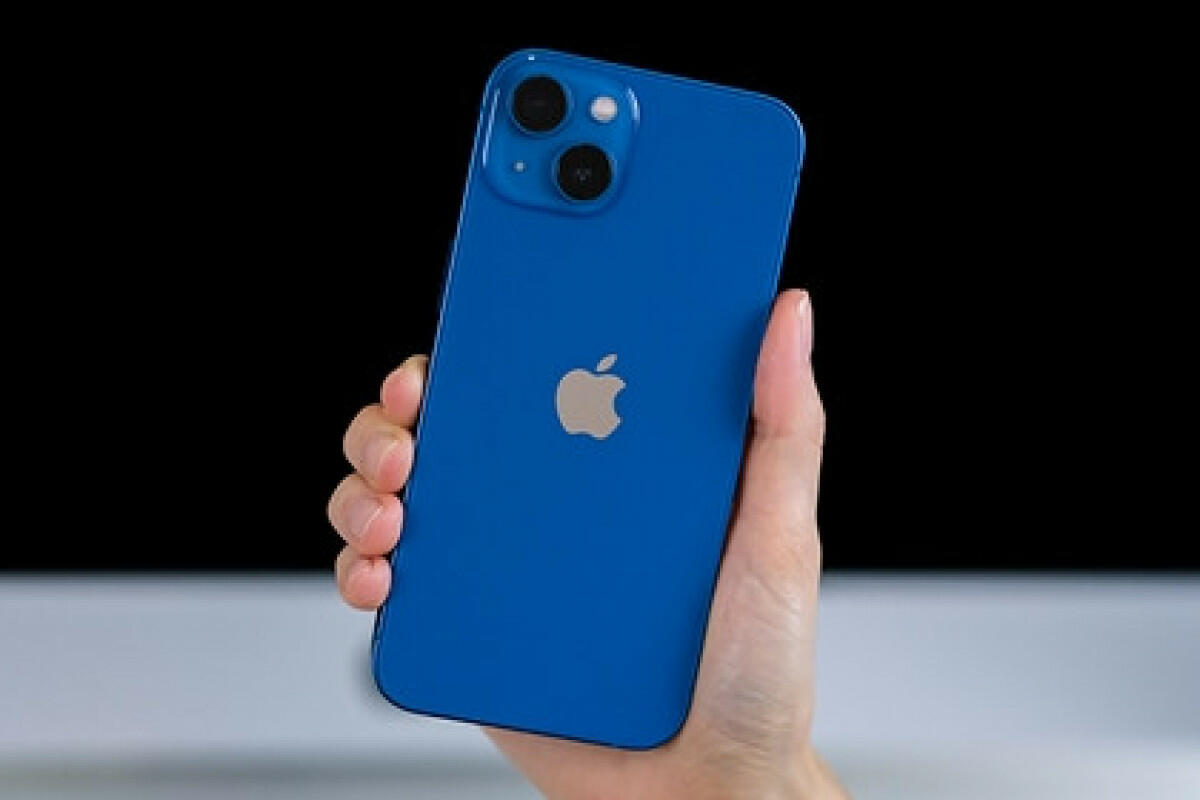 Iphone 15 blue. Iphone 13 Blue. Iphone 13 синий. Айфон 13 синий цвет. Iphone 13 голубой.
