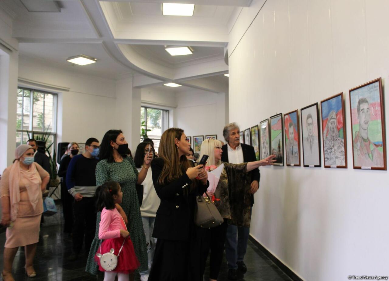 В Союзе художников открылась выставка работ учеников Нигяр Нариманбековой