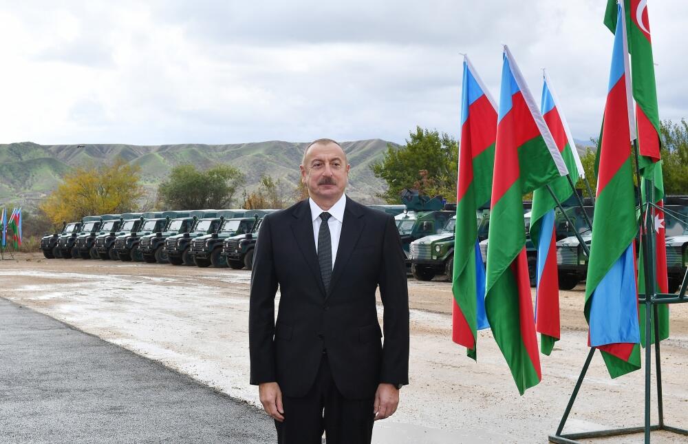 Президент Ильхам Алиев и Первая леди Мехрибан Алиева ознакомились с условиями, созданными в воинской части ГПС в Зангилане