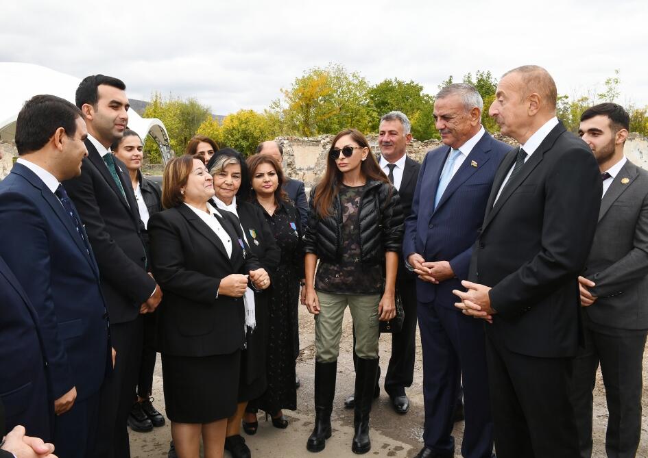 Президент Ильхам Алиев и Первая леди Мехрибан Алиева встретились с представителями общественности Зангилана
