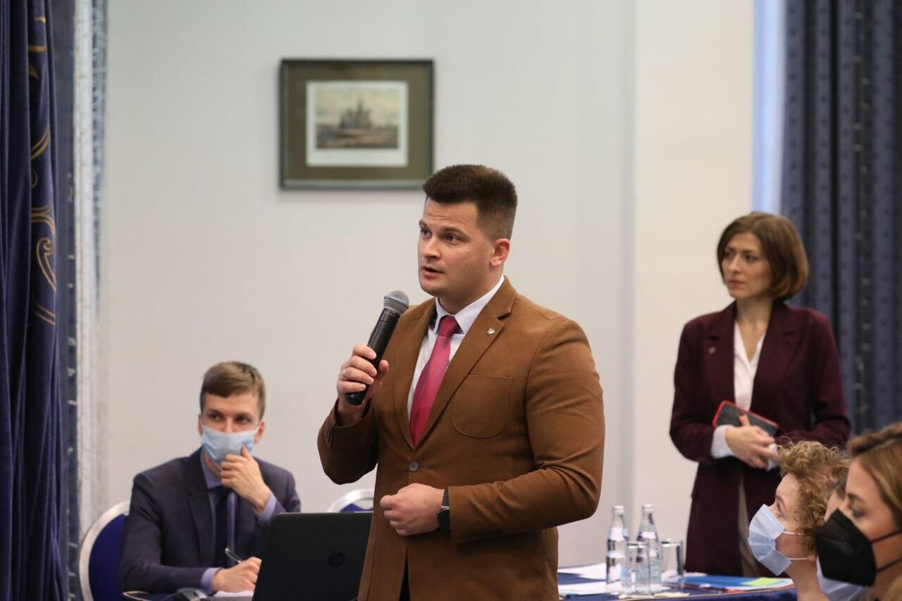 Депутат Эмин Гаджиев рассказал парламентариям СНГ на конференции в Санкт-Петербурге о восстановлении Карабахского и Восточно-Зангезурского экономических районов