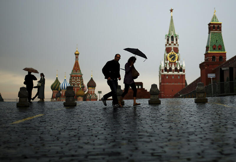 В Москве перекрыли Красную площадь после обрушения лесов и зубца стены
