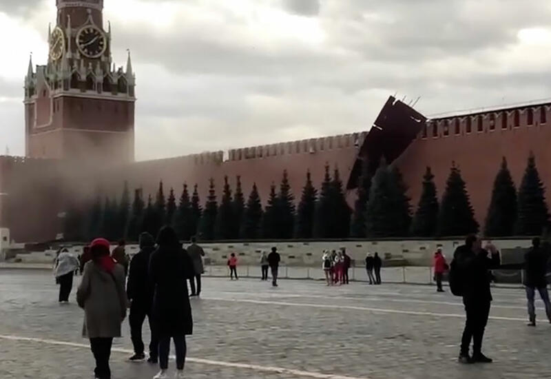 Ураган сорвал строительные леса со стен Кремля