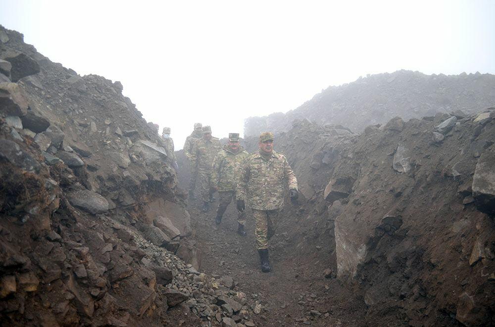 Закир Гасанов осмотрел боевые позиции в Кяльбаджаре и Лачине