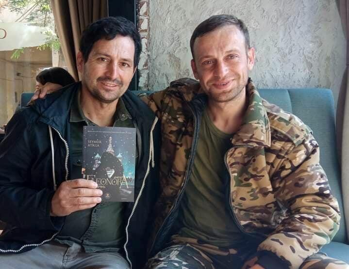 Герой Карабахской войны Сеймур Атилла представил свой первый роман "Элеонора"