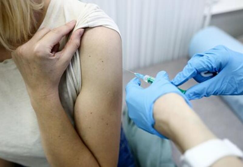 В России разрешили вакцинировать кормящих матерей