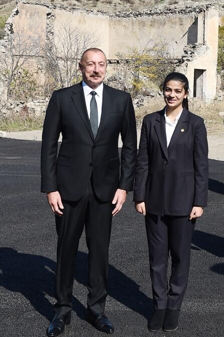 Президент Ильхам Алиев и Первая леди Мехрибан Алиева совершили поездку в Губадлинский район