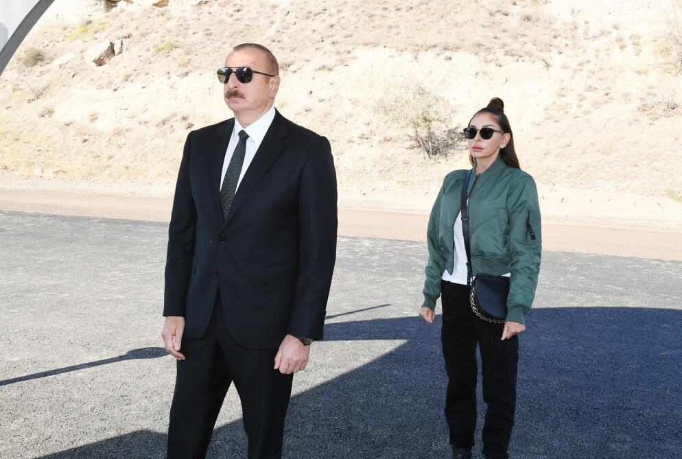 Президент Ильхам Алиев и Первая леди Мехрибан Алиева приняли участие в церемонии закладки фундамента дороги Ханлыг-Губадлы
