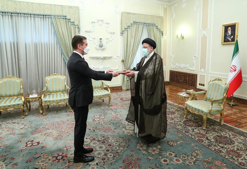 Посол Азербайджана в Иране вручил верительные грамоты президенту страны