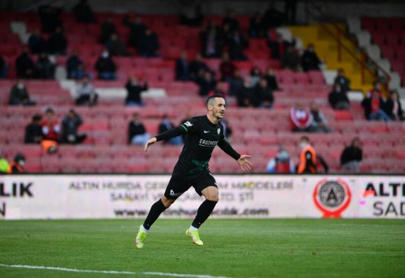 Дебютный гол азербайджанского футболиста за "Бурсаспор"