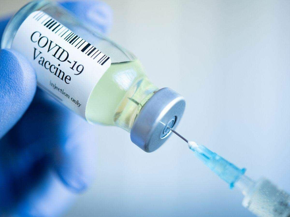 Во Франции допустили возможность введения четвертой дозы вакцины