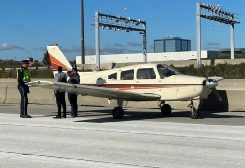 В Канаде самолет приземлился на автомагистраль
