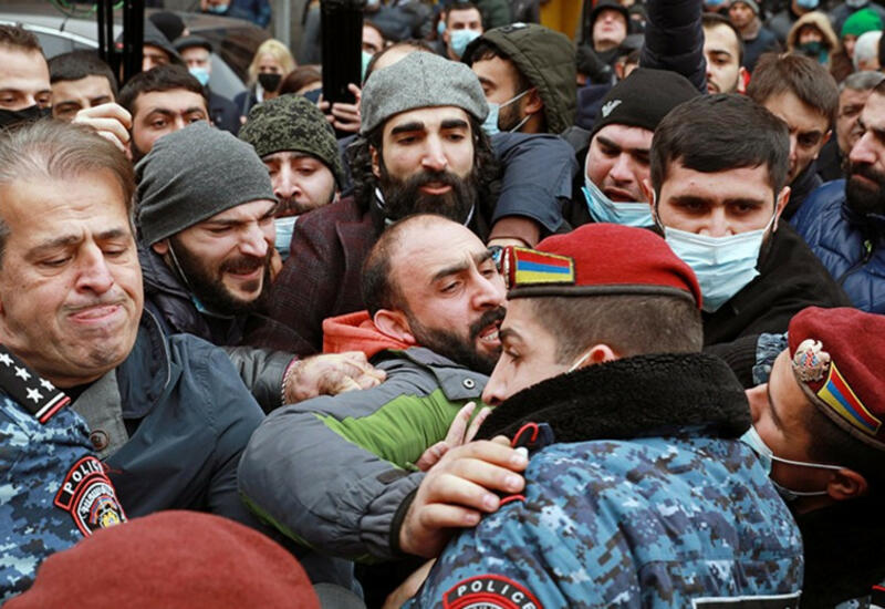 Акция протеста перед кабмином в Ереване