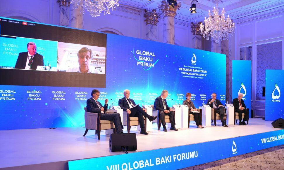 В рамках VIII Глобального Бакинского форума проходит девятая панельная сессия