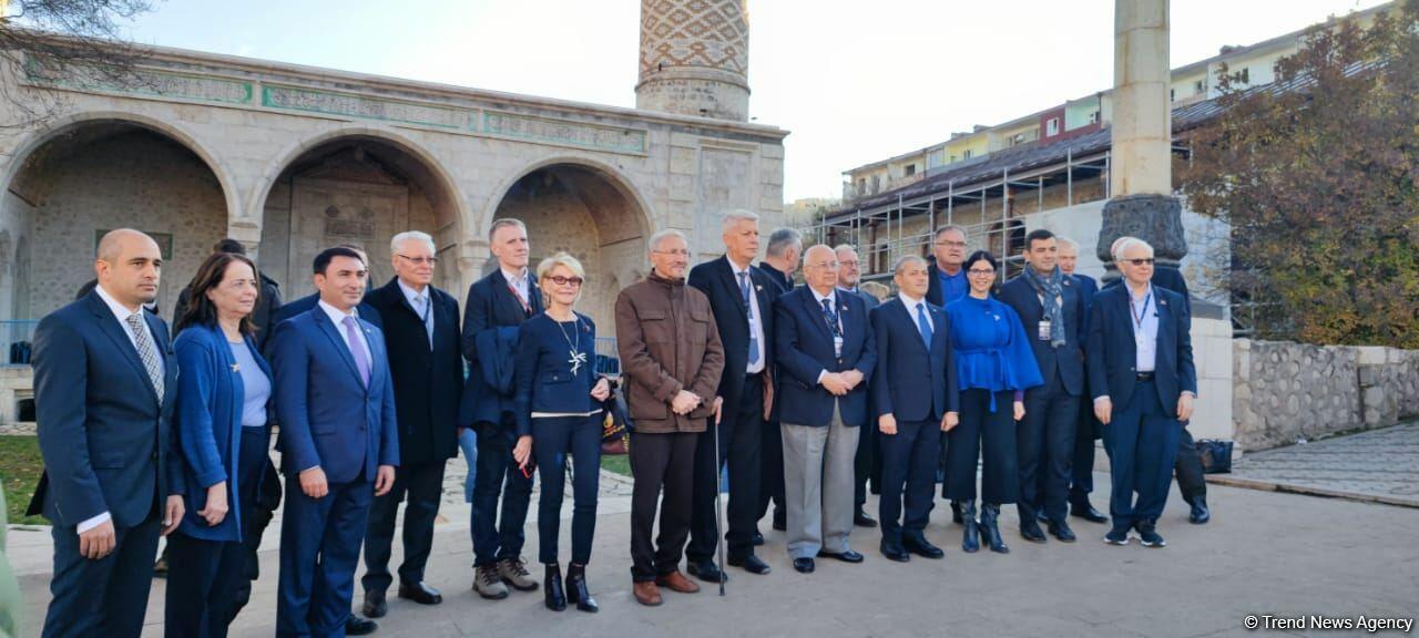 Группа участников VIII Глобального Бакинского форума посетила мечеть Юхары Говхар Ага в городе Шуша
