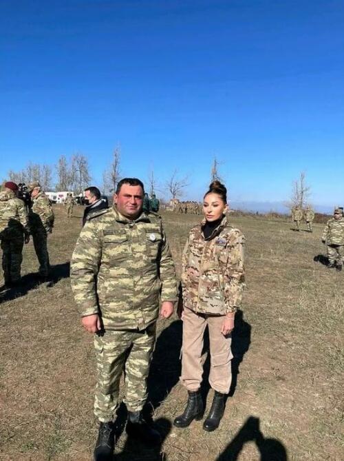 Первый вице-президент Мехрибан Алиева поделилась снимками с солдатами и офицерами ВС Азербайджана на Джыдыр дюзю
