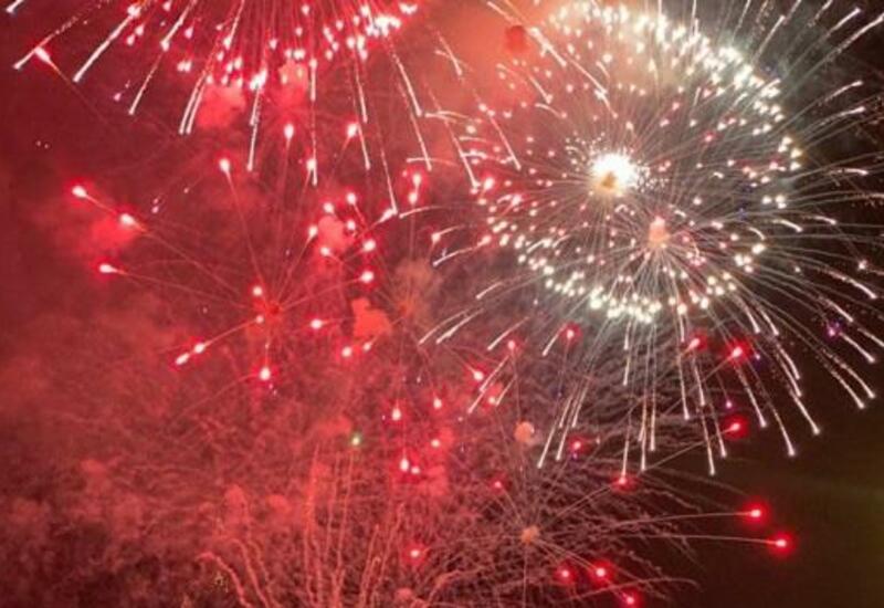 Северное сияние фейерверк. Салют обновление. Салют с016. Фото салюта в хорошем качестве. Ночные чебоксары салют.