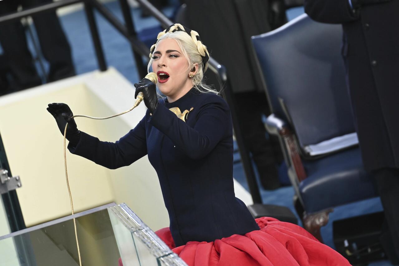 Леди Гага выступала на инаугурации Байдена в пуленепробиваемом платье