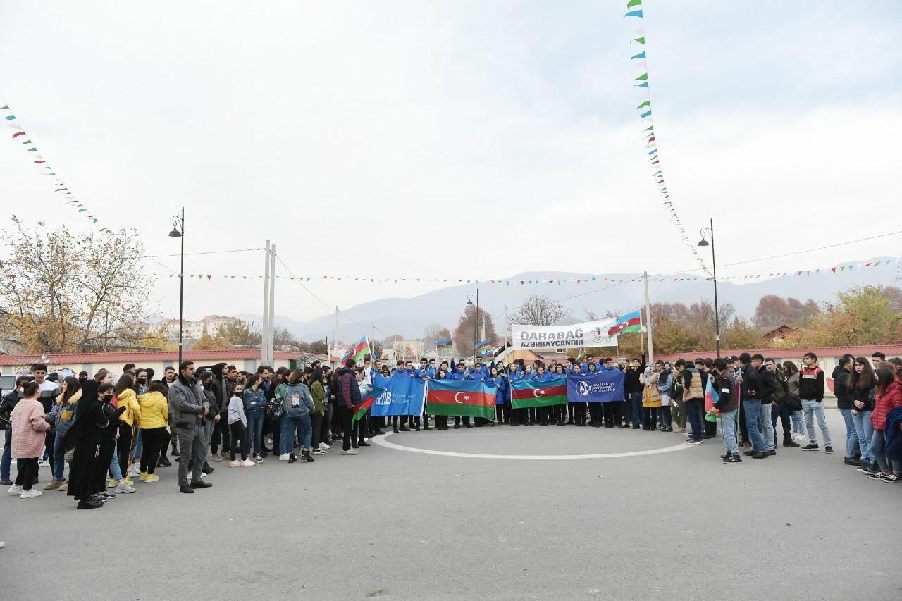 В Азербайджане организовано шествие внедорожников